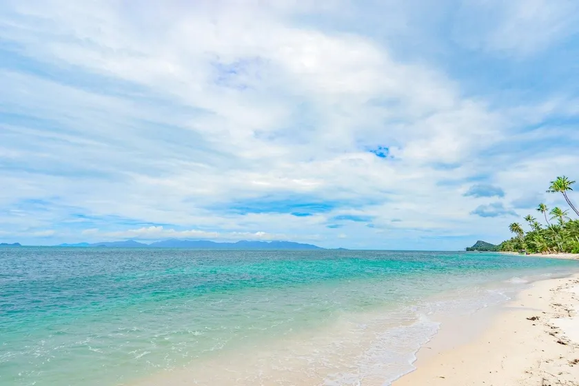 Beachside 4 BR Villa | 1 Minute Walk To The Beach - Image 1