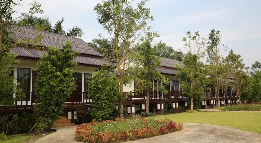 Sunflora Resort Chumphon - Image 1