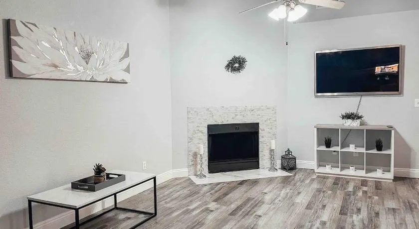 Cozy 2 bedroom 2 baths home - Image 1