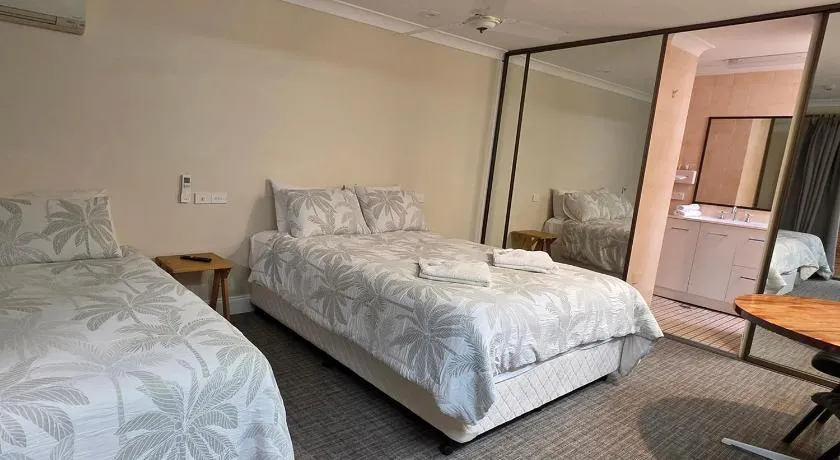 Sisleys Motel - Image 1