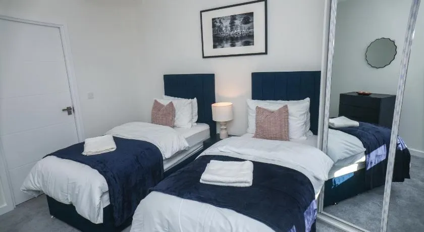 Little Haven Thames view Free Parking Closer to Heathrow - Image 1