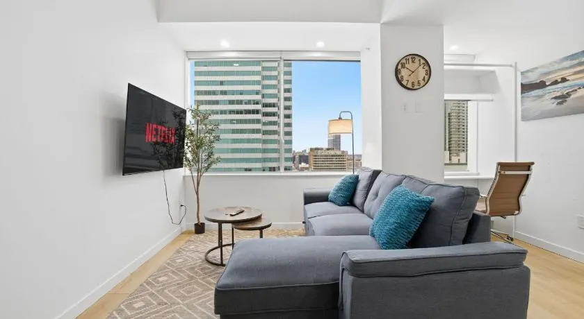Luxury 1Beds and 2Beds in Downtown Edmonton close to Rogers - Image 1