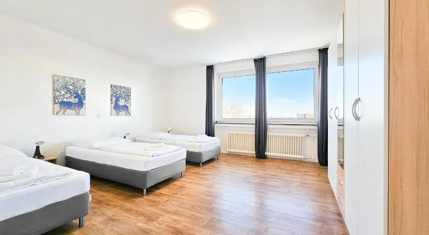 Tolstov Apartments - 1 or 3 Room Apartments with Balcony - 20 Min Messe DUS & Airport DUS - Image 1