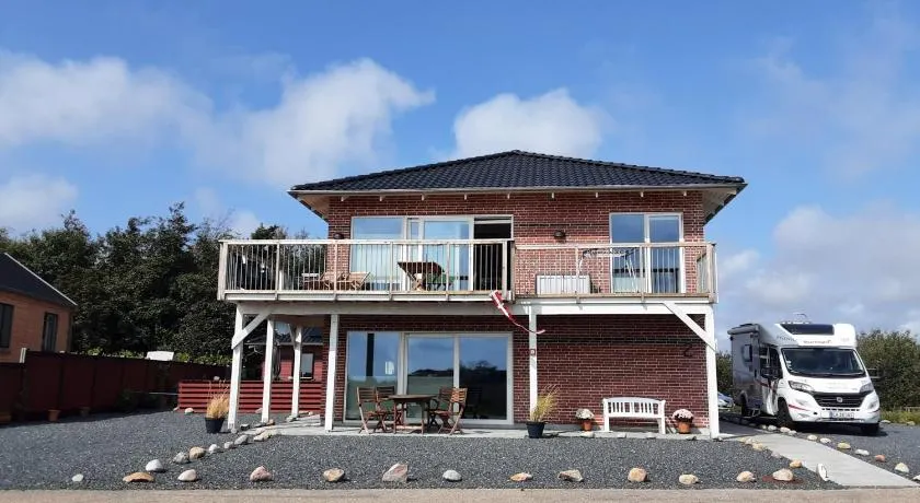 Villa-Amby - Image 1