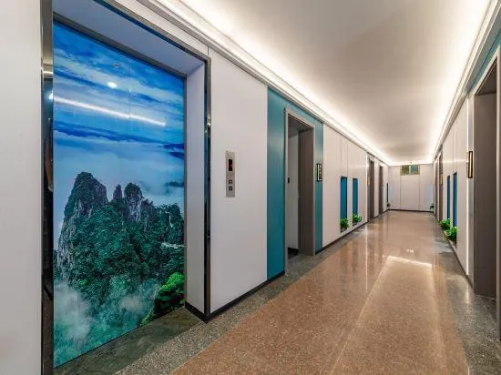 Four Seasons Business Hotel - Image 1