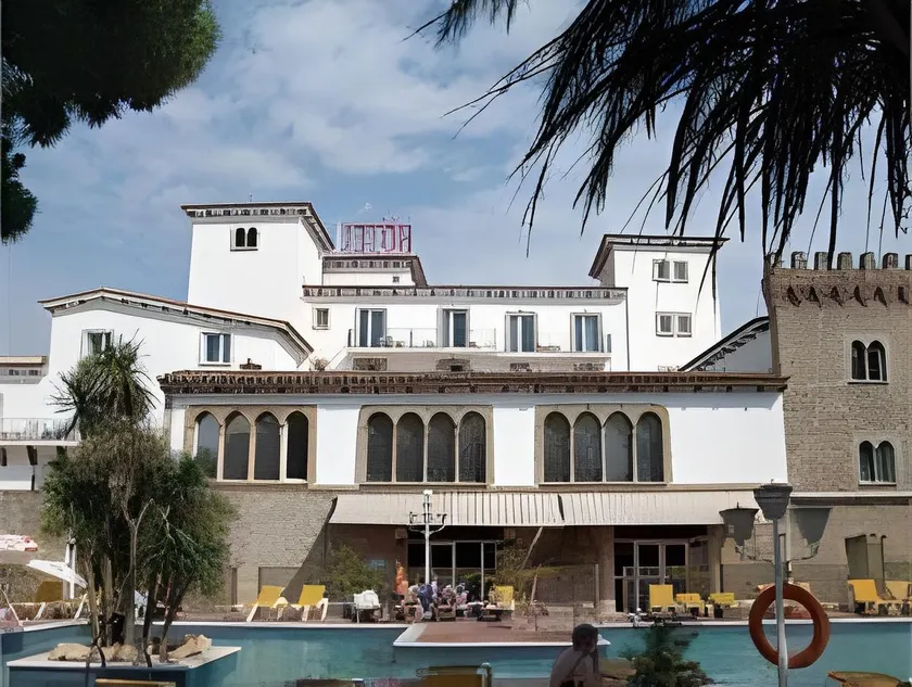 Hotel Castell Blanc - Image 1