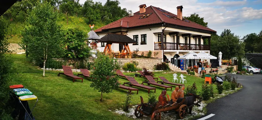Pensiunea Agroturistica Cerna, Vaideeni - Image 1