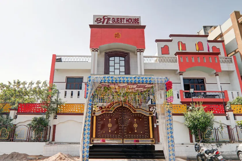 Capital O Hotel Shree - Image 1