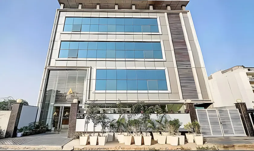 Super Townhouse The AMV Hotel - Image 1