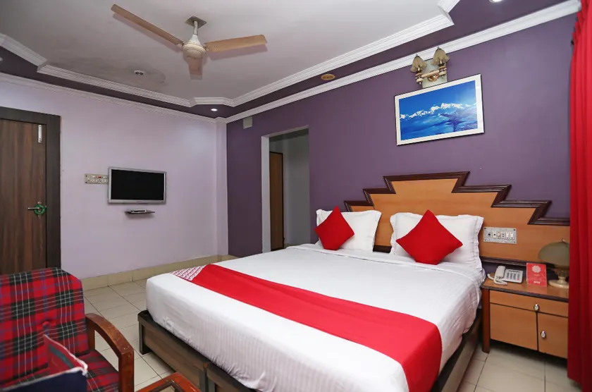 OYO 24916 Hotel Aquatic Palace - Image 1