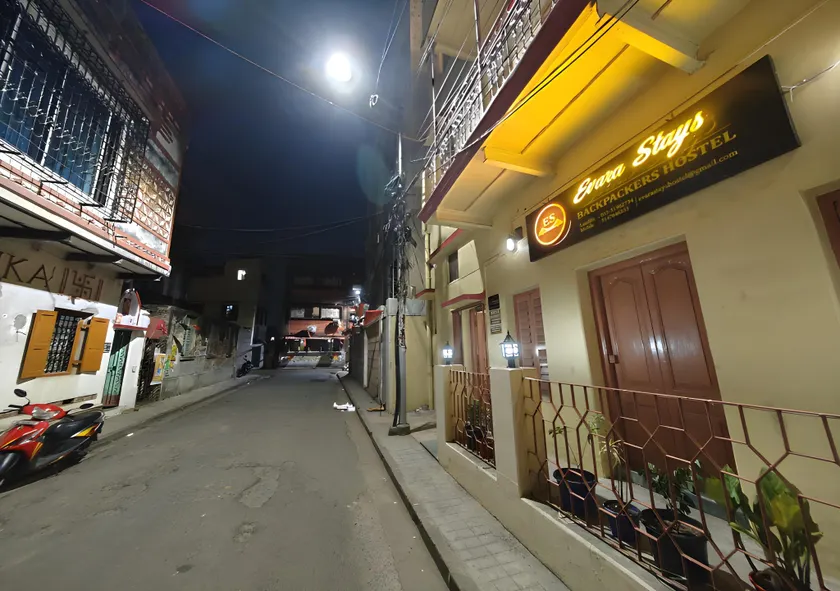 Evara Stays Backpackers Hostel - Image 1
