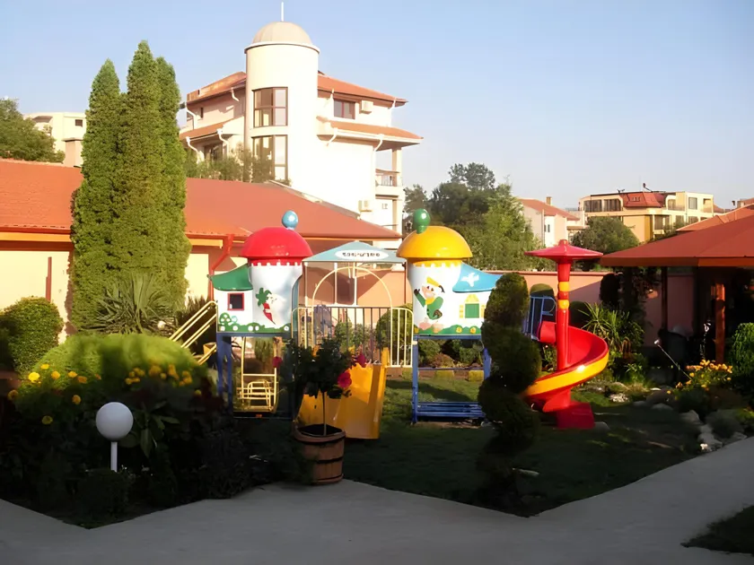 Family Hotel Kedara - Image 1