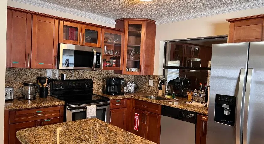 Entire Single Family home 3 bed 2 bath in water front big cozy back yard view - Image 1
