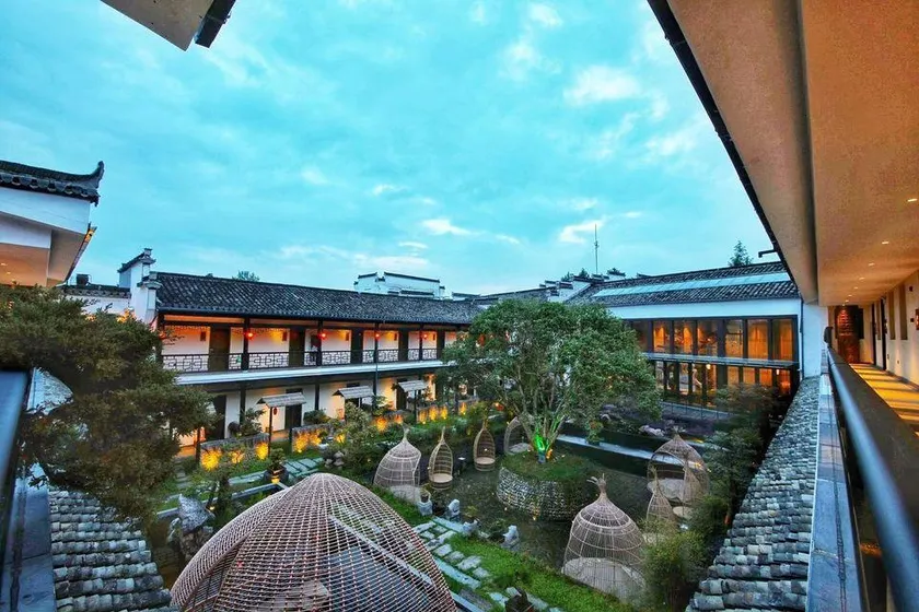 Hongcun Yijing · Guixiangyuan Homestay - Image 1