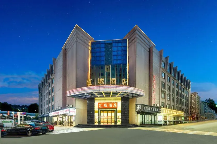 VEISON HOTEL - Image 1
