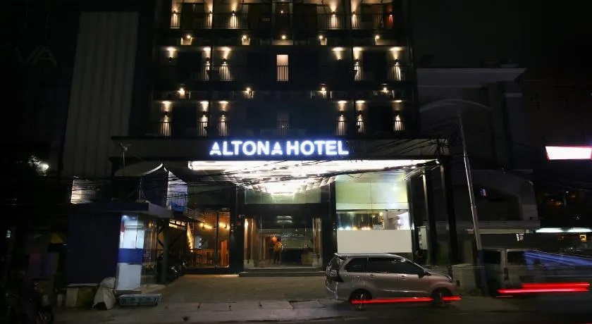 Altona Hotel - Image 1