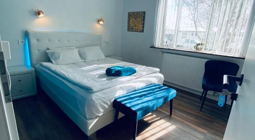 Easy Stay - Image 1