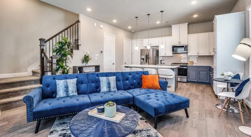 Beautiful 3 story luxury home close to the fun! - Image 1
