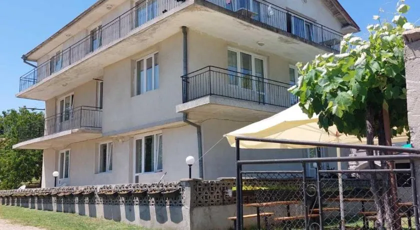 Krimski Guest House and Bungalows - Image 1