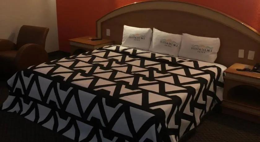 Hotel Puerta del Sol - Image 1