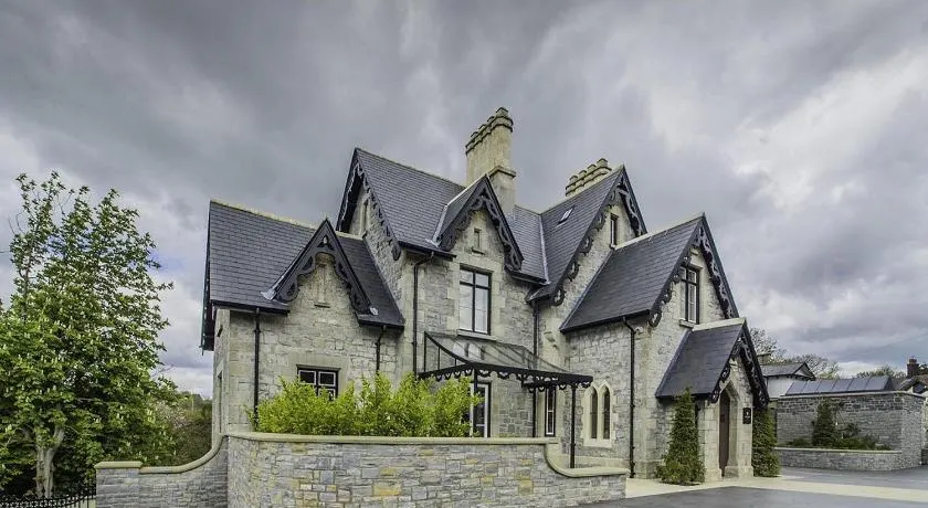 Cae Court Hotel - Image 1