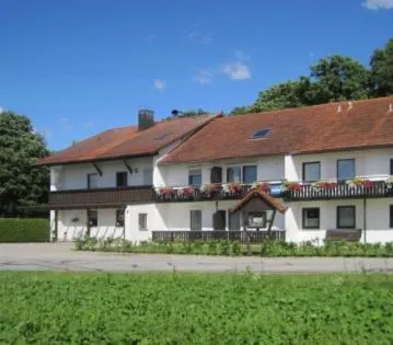 Haus am Waldrand - Image 1