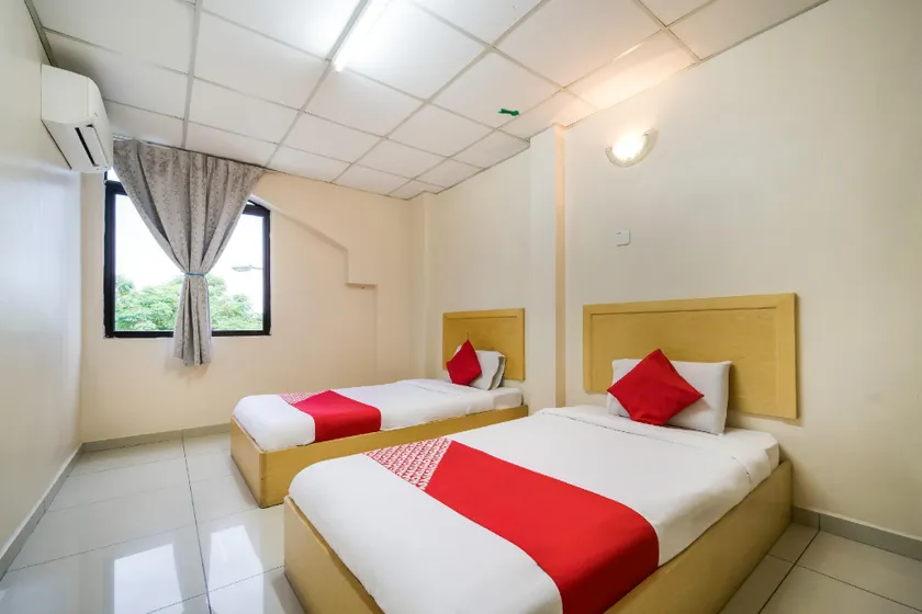 OYO 301 River Inn Hotel - Image 1