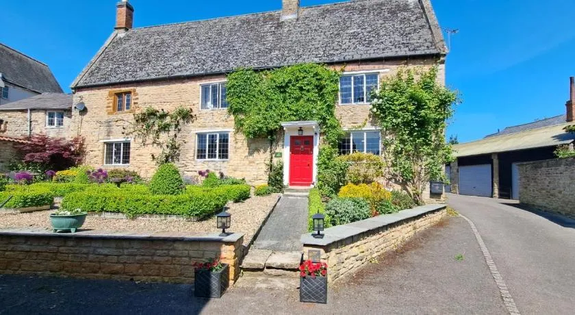 Wilde Escapes - Image 1