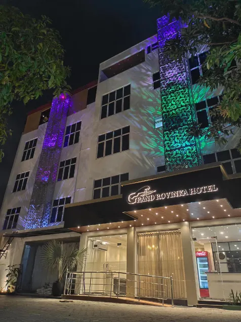 Grand Rovinka Hotel - Image 1