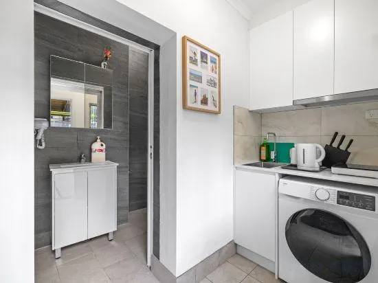 Cozy Room - Ideally Located at Kensington - Image 1