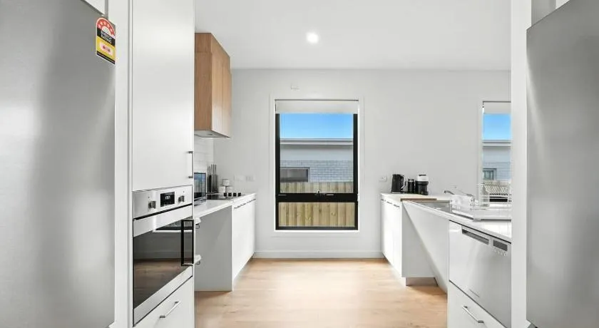 Modern and Accessible, Old Beach - Image 1
