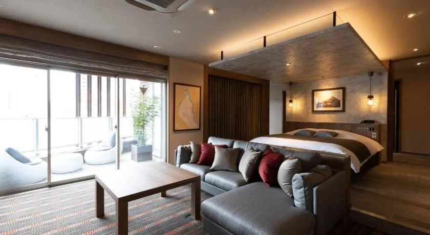 Y-HOTEL - Image 1