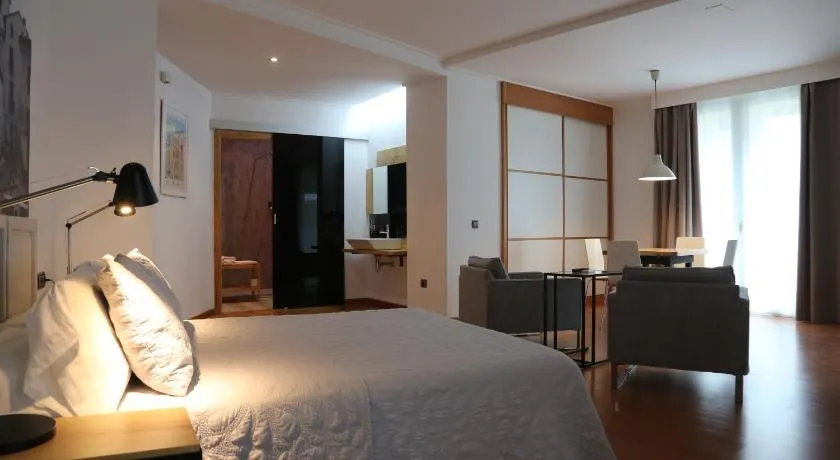 Las Coles Apartasuites - Image 1