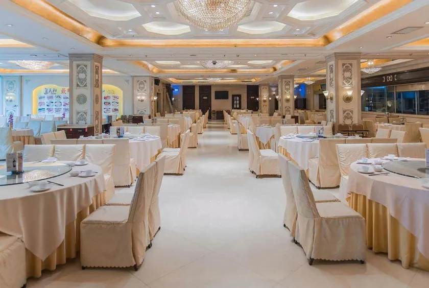 Golden Plaza International Hotel - Image 1