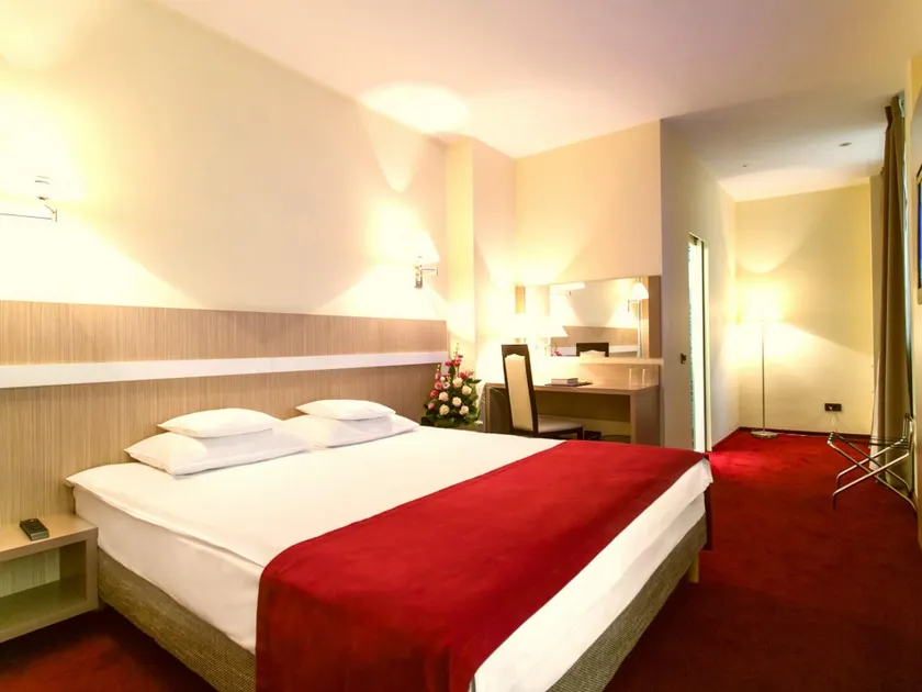 Hotel Trianon - Image 1
