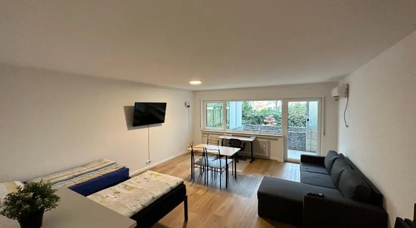 Beautiful, large and great apartment with balcony in top location - Image 1