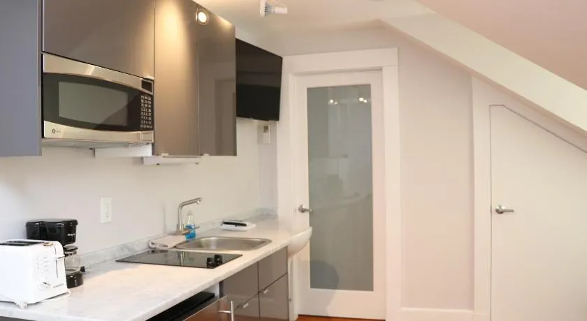 Downtown Beacon Hill, Convenient, Comfy Studio #14 - Image 1