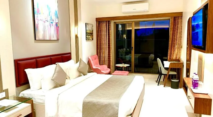 PUSHPAK HOTEL & CONVENTION - Image 1