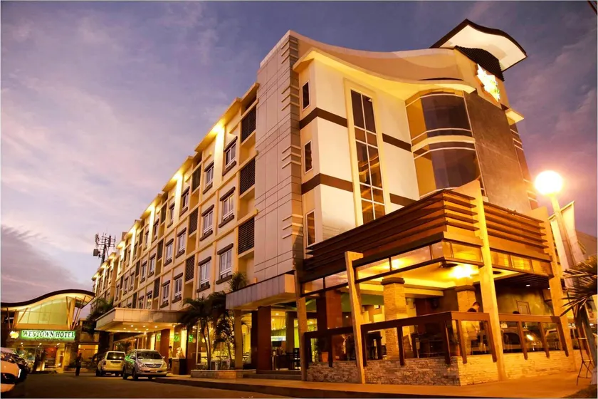 MO2 Westown Hotel Iloilo - Image 1