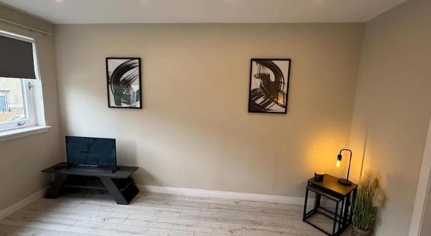 Newly Renovated Flat Edinburgh - 2 x Double Beds - Image 1