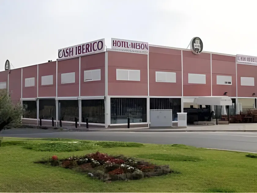 Hotel León - Image 1