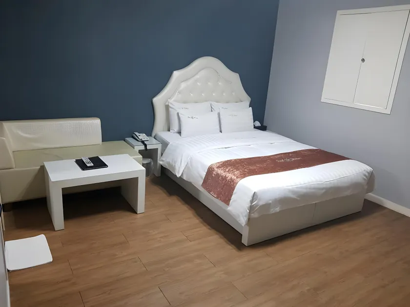 Winners Hotel - Image 1