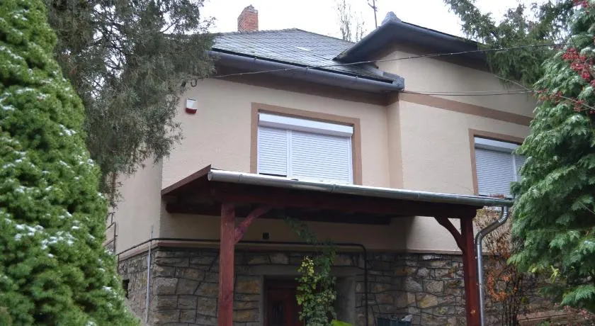 Vár-lak Vendégház - Image 1