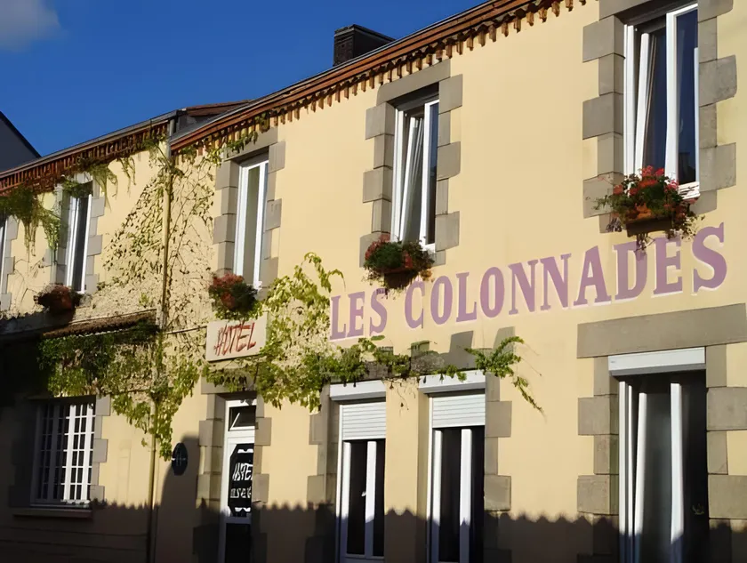 Hôtel-restaurant Les Colonnades - Image 1