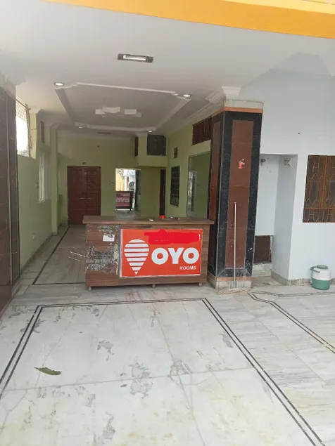 OYO Flagship Hotel Manyvar - Image 1