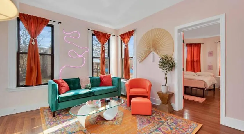 Peachy Paradise in East Rock Near DT/Yale - Image 1