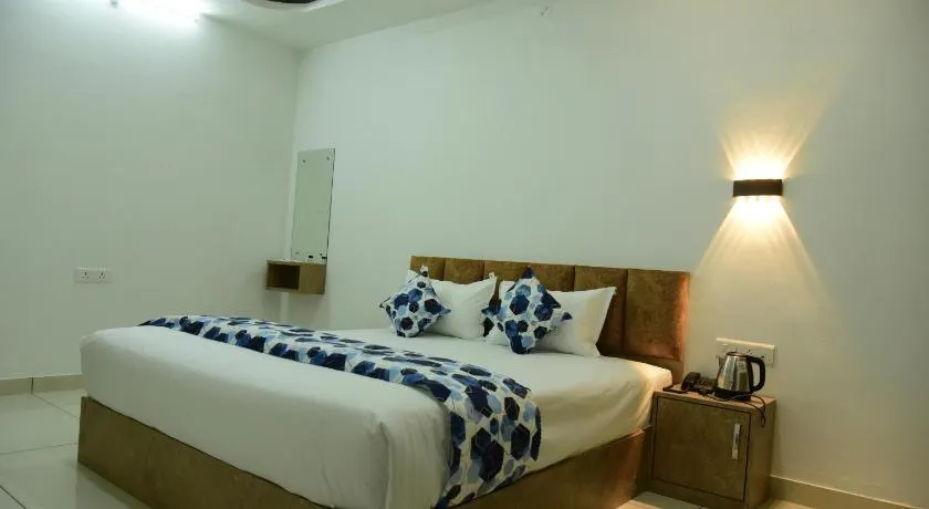 Hotel Ananta Inn - Image 1