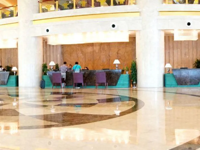 Lianjiang International Hotel - Image 1