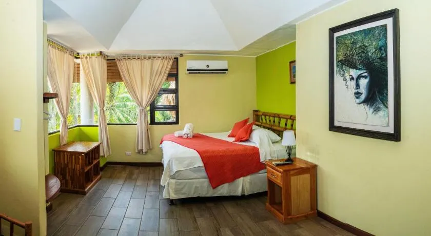Banana Palms Hotel - Image 1
