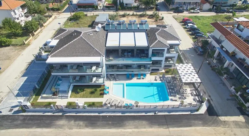 Albatros Luxury Suites - Image 1